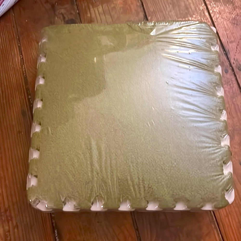 10-Piece Foam Interlocking tile Mats/ Carpet Squares Fluff in green